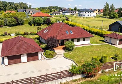 Komfortowy dom na dużej pięknej działce.