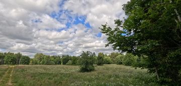 Działka w pobliżu jeziora, lasów i łąk