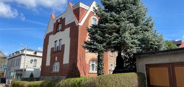 Słoneczny lokal mieszkalny w kamienicy.