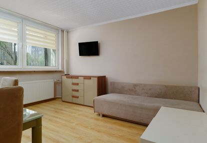 Ustawna, jasna kawalerka z doskonałą komunikacją