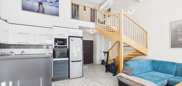 Dwupoziomowe z dwoma łazienkami i dużym balkonem