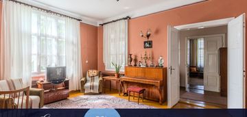 Niezwykły drewniany dom z amfiladą z xx wieku