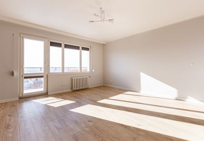 Przestrzenne 3 pokoje z pięknym widokiem na zatokę