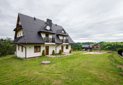 Budynek z dwoma lokalami mieszkalnymi. leśnica.