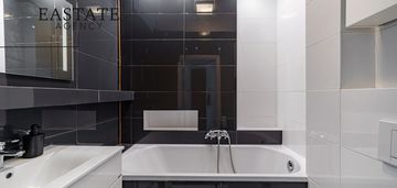 Kameralny, 2-piętrowy blok obok kampinosa