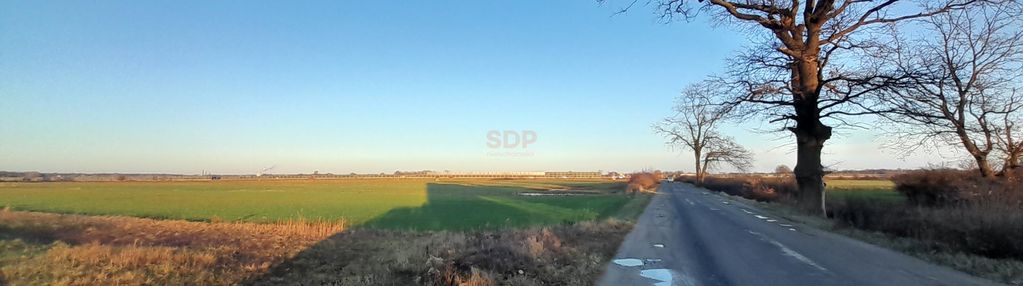 1,09 ha koło brzegu dolnego przy drodze asfaltowej