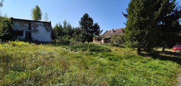 Działka z 2 budynkami!