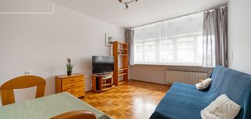 Podwórze, 4-piętro, jasne, możliwość parkowania!