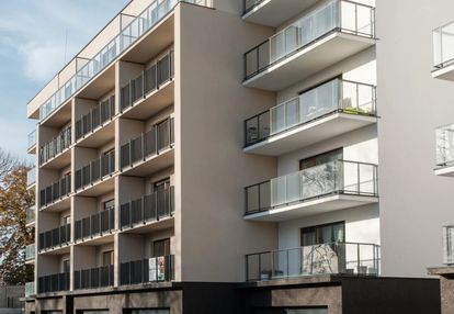 3-pok. z dużym balk.na 2. piętrze, hala garażowa