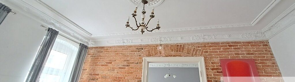 Trzy duże pokoje w klimatycznej kamienicy