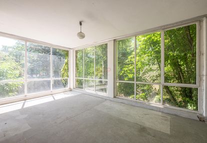 Willa w modernistycznym stylu na zalesiu
