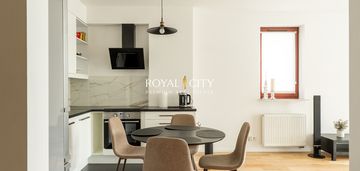 2 pokojowy apartament na powiślu z loggią.