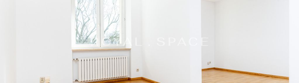 Mieszkanie z wysokimi sufitami i osobną kuchnią!