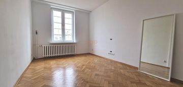 Trzy pokoje / 73 m2 / kamienica / powiśle