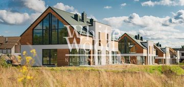 Domy przy jeziorze, tuchom