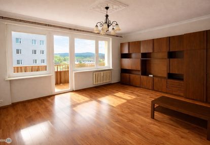 3 pok, podkarczówka, 2 p, balkon loggia do wejścia