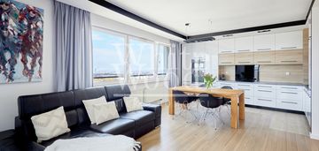 Elegancki apartament z widokiem na zatokę