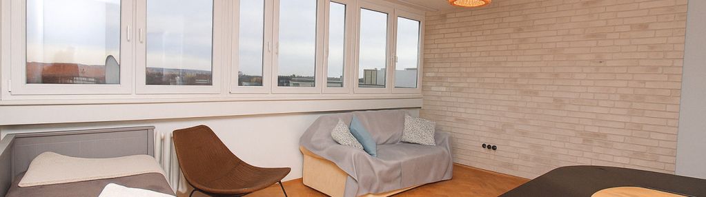 Jasna kawalerka z windą, 34 m² – przy sky tower