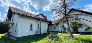 Dom na 18arowej działce wraz z budynkiem usługowym