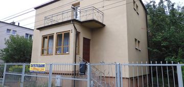 Blisko centrum miasta.