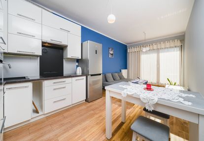 3 pok. / szafrana os. fi /balkon + m. postojowe