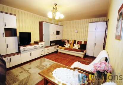 3 pokoje 62 m2 z oddzielną kuchnią. wc + łazienka