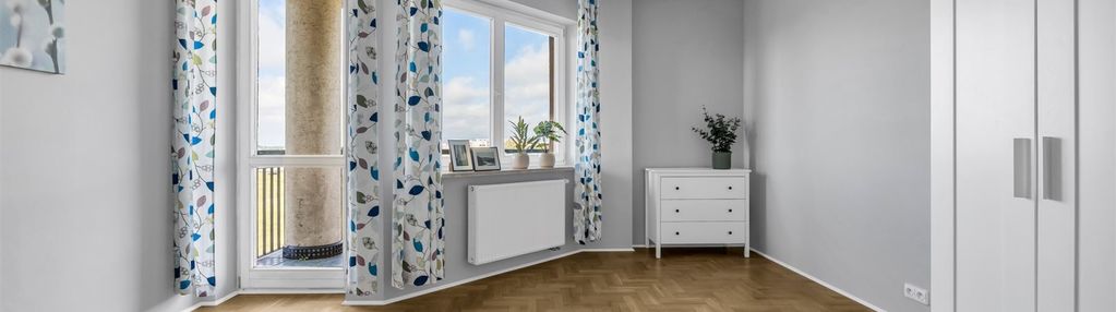 Kawalerka, można zrobić 2 pokoje, tylko gotówka