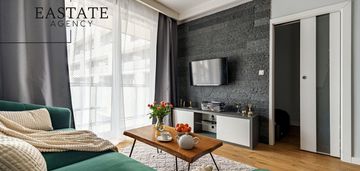 Jasne i nowoczesne wykończenie i strzeżone osiedle