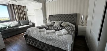 Dom z linią brzegową i 4 apartamentami – dziwnówek
