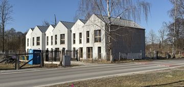 Bardzo funkcjonalny segment z ogródkiem i msc.post