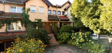 Przestronny szeregowiec w centrum dobrego miasta –