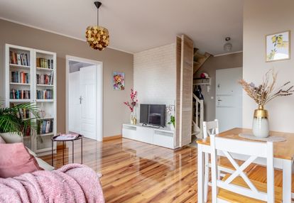 Bardzo jasne, z dużym użytkowym poddaszem 24 m2