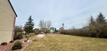 Jednorodzinny dom z dużą dzeiałką o pow. 2400 m2.