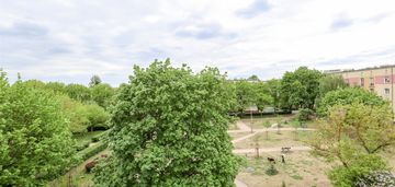 Spokojna okolica, dużo zieleni i świetny układ