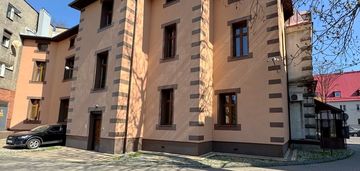 Kamienica przygotowana pod gabinety lekarskie