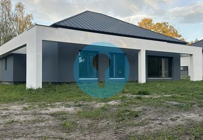 Nowoczesny, parterowy dom miedziana góra