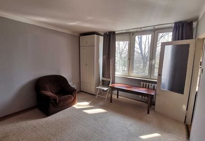 Saska kępa | jasna kawalerka z oddzielną kuchnią