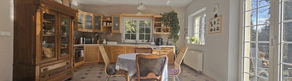 Do zamieszkania duży dom z sauną przy miedwiu