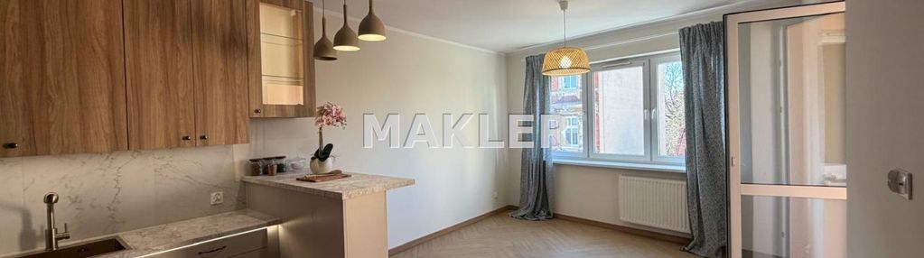 M-4, blok, cegła, i piętro, balkon, monitoring