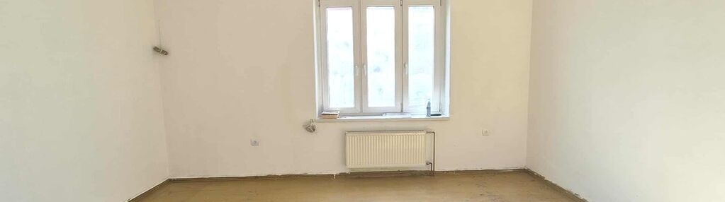 Parter w trzyrodzinnej willi w jaworze.