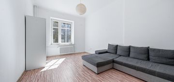 Na wynajem kawalerka (40 m2) stary mokotów