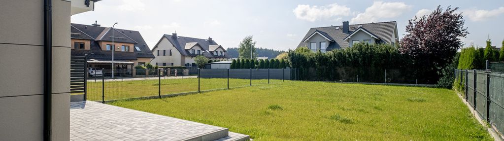 Nowy dom z garażem - słoneczny ogród