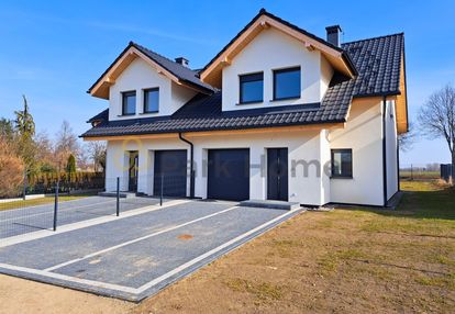 Dom w zabudowie bliźniaczej z garażem