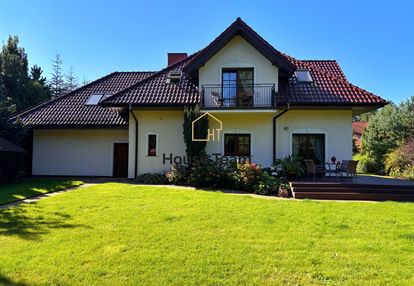 Klasyczny i stylowy dom - niwy - 251 m2