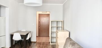 Atrakcyjna kawalerka przy metro wilanowska