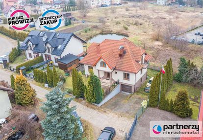 Dom wolnostojący z dwoma osobnymi mieszkaniami