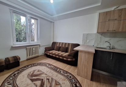 Niewielka kawalerka na parterze po remoncie