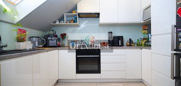 Dwupoziomowe mieszkanie z miejscem postojowym - zł