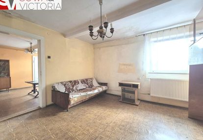 Mieszkanie o powierzchni 48.50 m 2, do remontu.