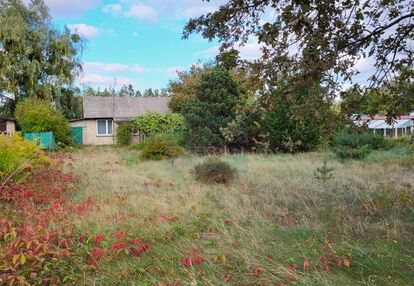 Działka z budynkiem w spokojnej okolicy